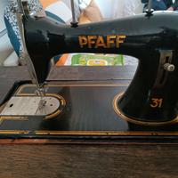 Macchina da cucire antica con mobile a scomparsa