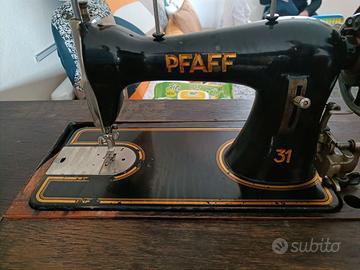 Macchina da cucire antica con mobile a scomparsa