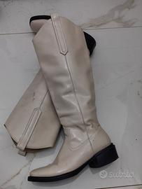 Stivali alti color panna n.39