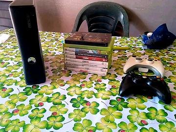 Xbox 360 240GB + 9 GIOCHI + 2 CONTROLLER 