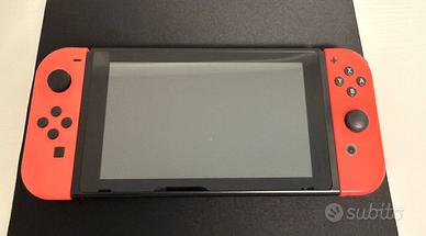 Nintendo Switch 2024, 8 giochi + custodia