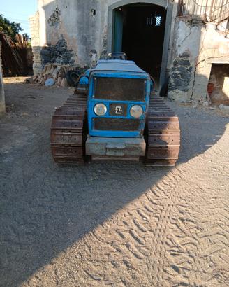 trattore cingolato