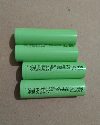 4 batterie ricaricabili 18650