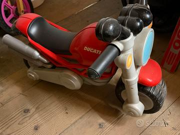 Moto giocattolo