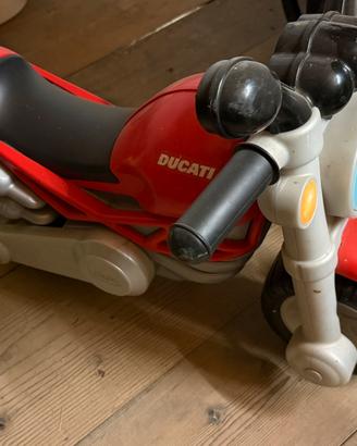 Moto giocattolo