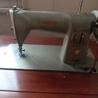 Singer 15M degli anni 50 con mobile 