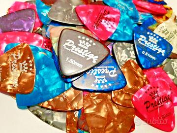 100 plettri triangolari per chitarra di vari spess