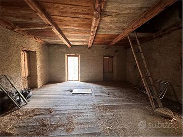 ABITAZIONE ANTICA DA RISTRUTTURARE