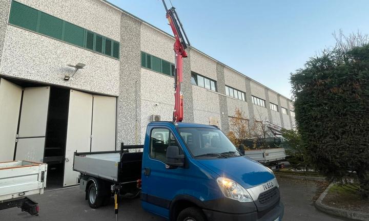 Iveco Daily Ribaltabile Trilat + Gru HC 38 NUOVA