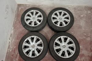 Cerchi "15" completi di borchie Peugeot 208