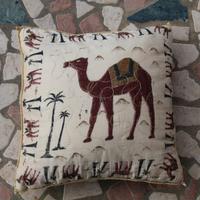 Cuscino con decorazione di dromedario