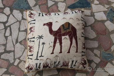 Cuscino con decorazione di dromedario