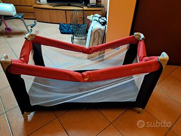 lettino da campeggio con materassino