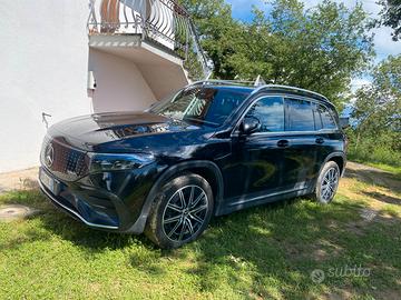 Mercedes EQB stupenda 520 km autonomia