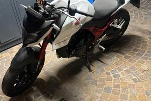Hornet 750