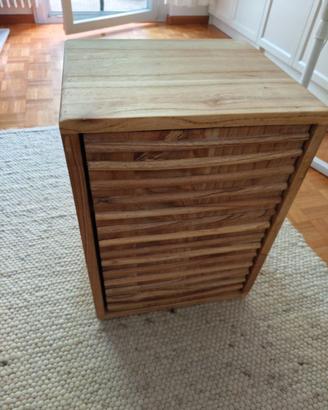 cubo a parete in legno