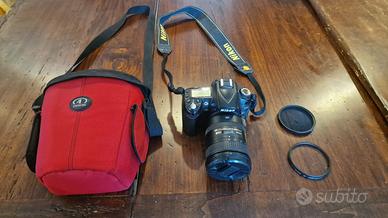 Nikon D90 Reflex con obiettivo Zoom Nikkor 18-200
