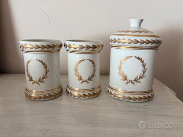 Trittico di vasi in porcellana Sevres