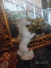 cavallo d'oro e porcellana 