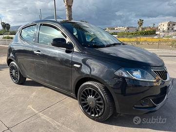 Lancia Y Ecochic Gold 1.0 FireFly 70cv Hybrid 2021
