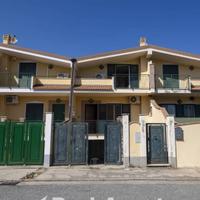 VILLA A SCHIERA CON GIARDINO E PIANO TAVERNETTA