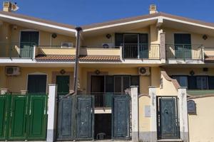 VILLA A SCHIERA CON GIARDINO E PIANO TAVERNETTA