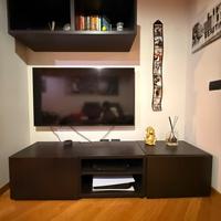 Sala parete tv attrezzata