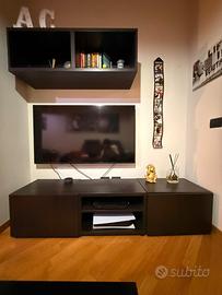 Sala parete tv attrezzata