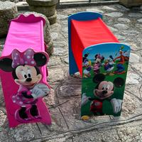 Due piccole librerie o porta giochi Disney