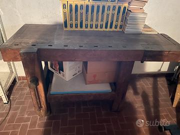 Antico banco falegname