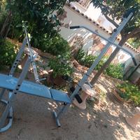 Panca multifunzionale con bilanciere e lat machine