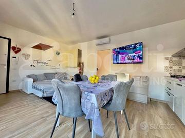 Trivano al primo piano con veranda su tre lati