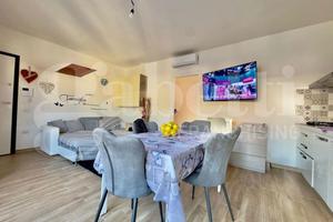 Ampio trivano con veranda e posto auto