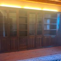 Libreria in legno componibile con ante in vetro