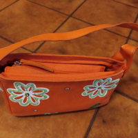 Borsa originale Fergi decorata con paillettes