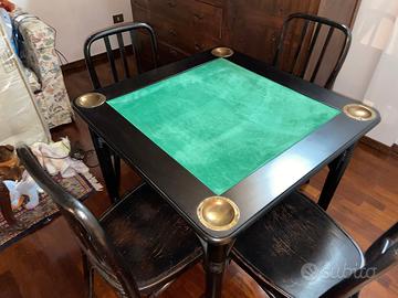 Tavolo da poker con sedie