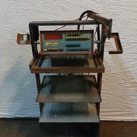 Vecchio tester per auto anni 90.