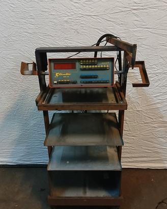 Vecchio tester per auto anni 90.