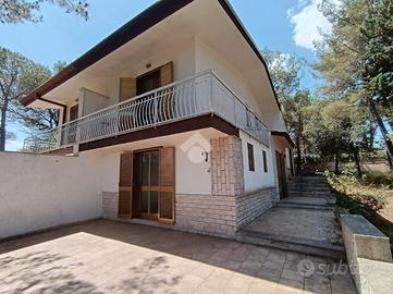 VILLA A SCHIERA A CASSANO DELLE MURGE