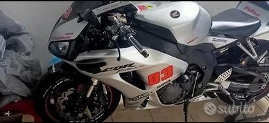CBR 1000 RR FIREBLADE SC 57 