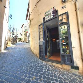 NEGOZIO A SPOLETO