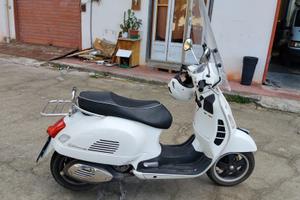 Vespa 300 gts