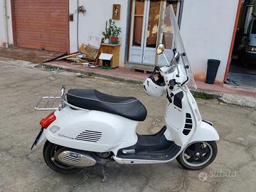 Vespa 300 gts