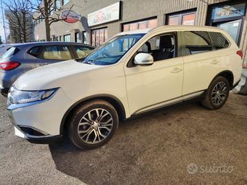 MITSUBISHI Outlander 2.2 DI-D 4WD Instyle Plus S