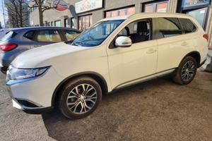 MITSUBISHI Outlander 2.2 DI-D 4WD Instyle Plus S