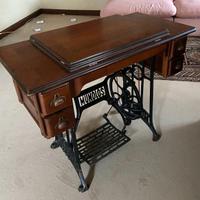 Mobile Macchina da Cucire Mundlos a Scomparsa