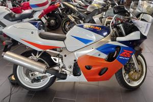 SI VALUTANO SCAMBI CON MOTO SPORTIVA 125