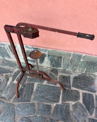 tappatrice vintage a colonna,