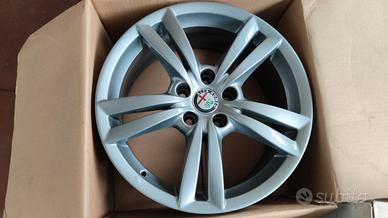 4 CERCHI LEGA ALFAROMEO GIULIETTA 17" CODICE A680
