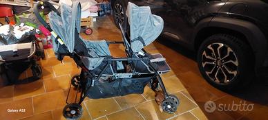 Passeggino doppio per gemelli